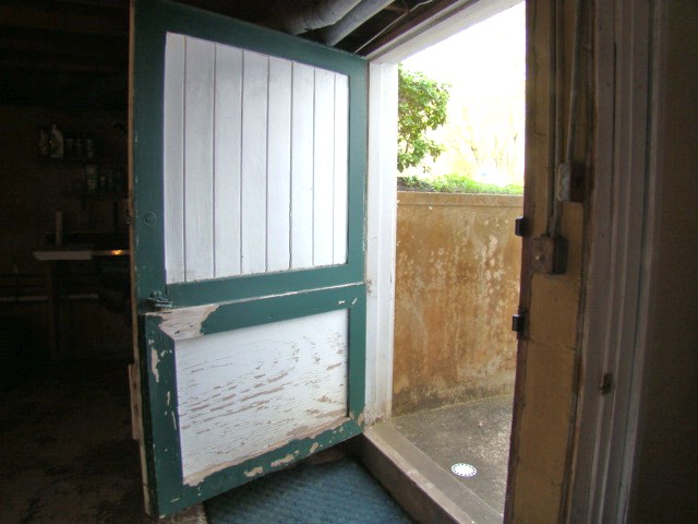 Basement walk-out, genuine barn door